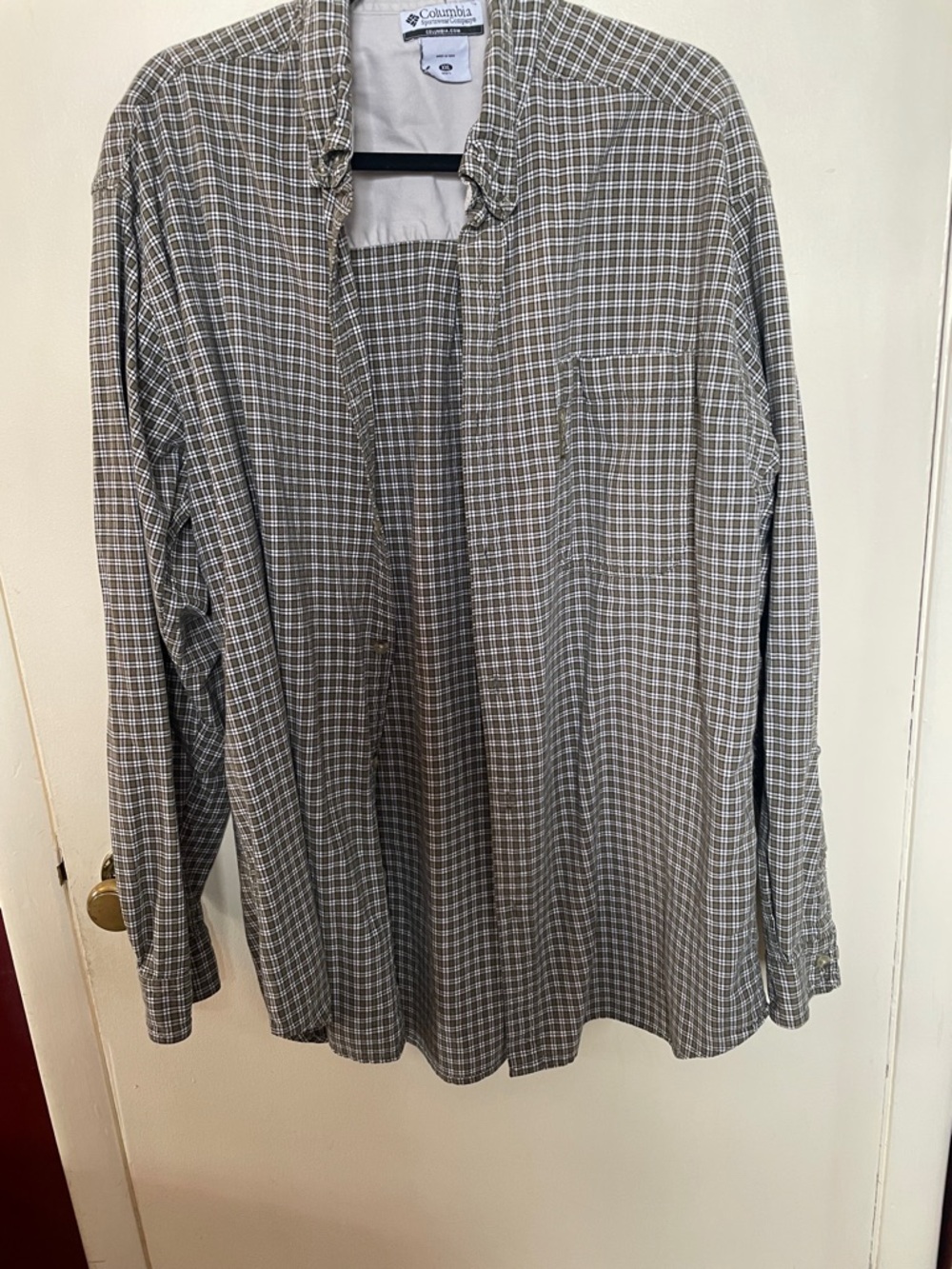 Columbia green and White Plaid Long-Sleeve Button-Down Shirt. XXL Good condition